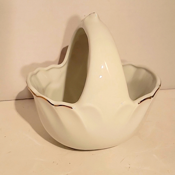 Porcelain Ceramic  Christmas Decor Basket With Handle - Picture 3 of 6